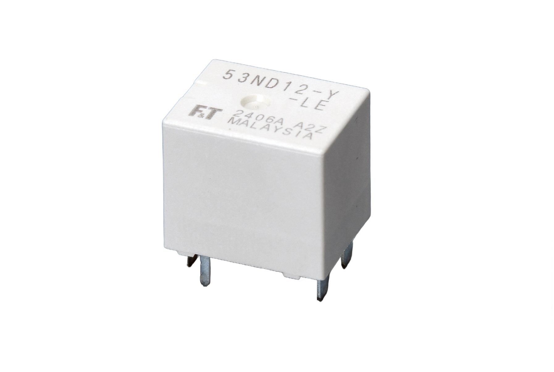 Automotive relay delivers small size