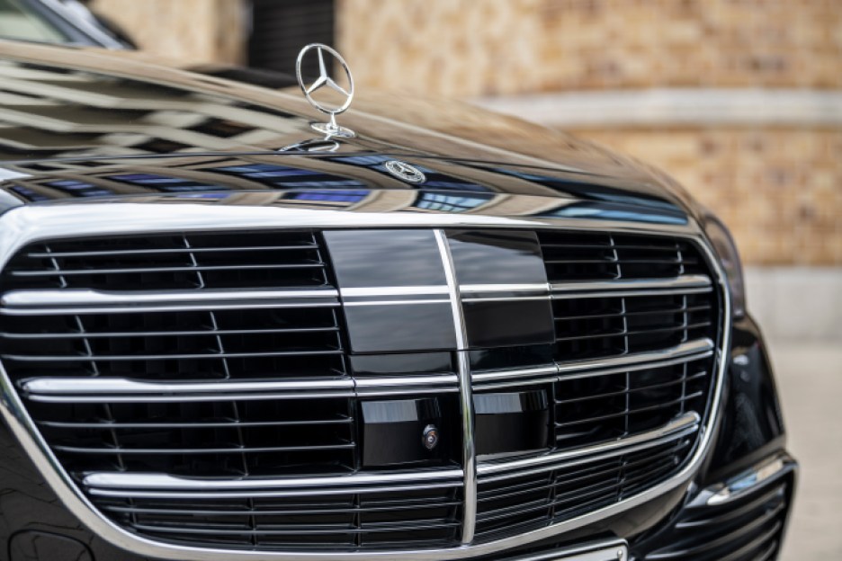 Mercedes-Benz S-Class vehicle equipped with LiDAR.