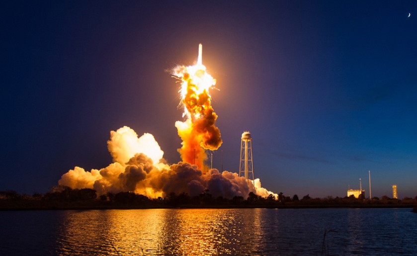 Antares rocket explosion 1