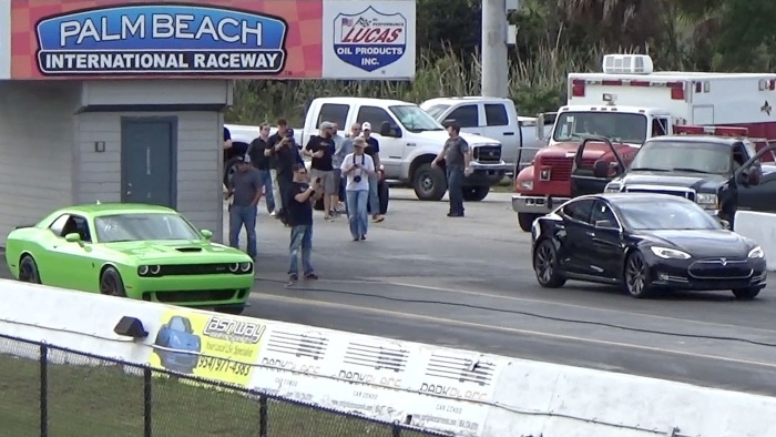 Tesla Dodge drag race