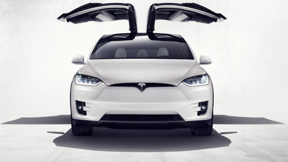 Tesla_Model_X_Gull-Wing_Doors