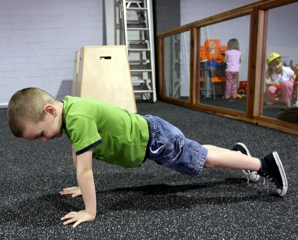 Kid doing push ups