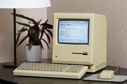 Old Mac Plus 01