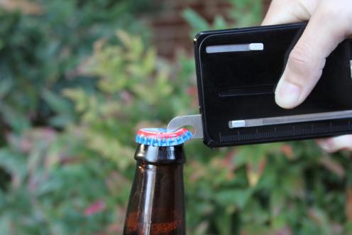 Opening a bottle of beer with the TaskOne iPhone case