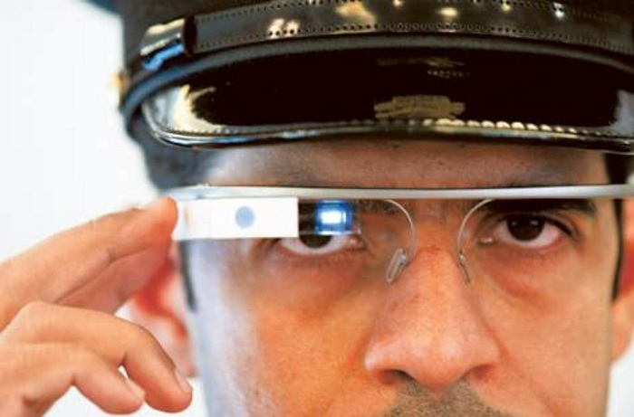 Dubai police wearing google glass