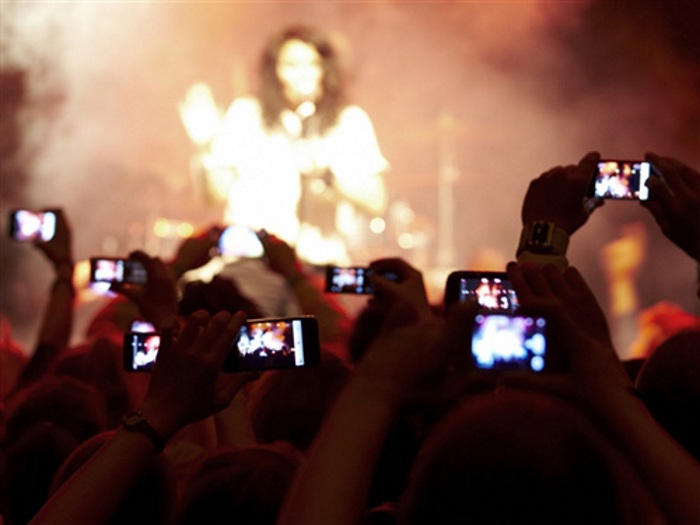 Smartphones at concert