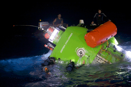 Hollywood director James Cameron to pilot submarine to the bottom of Mariana Trench