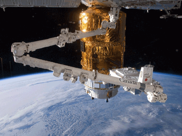 Image of the Day: Canadaarm2 and HTV-3