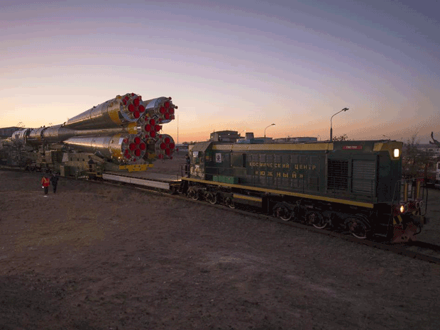 Image of the Day: Rocket Rollout