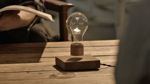 FLYTE Levitating Light