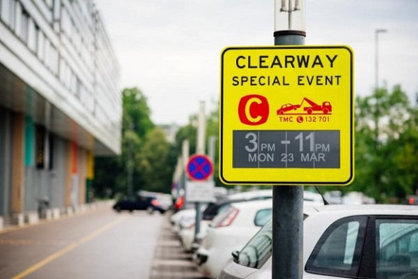 traffic sign that uses e-ink