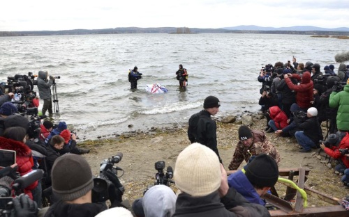 Lake Chebarkul divers