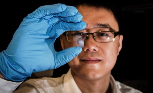 Wang Qijie with graphene sensor