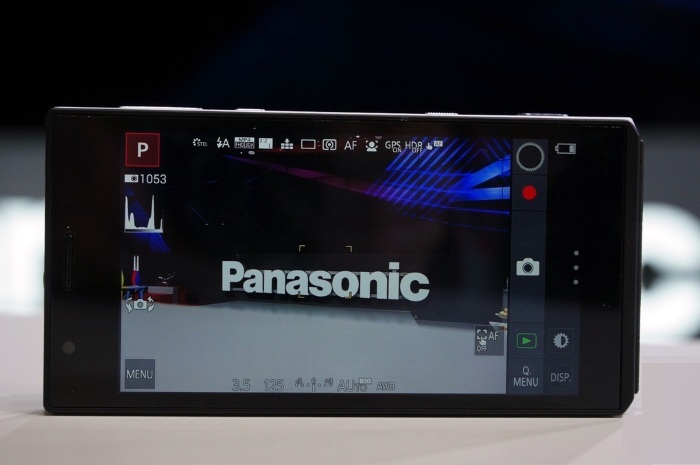 Panasonic CM1 screen