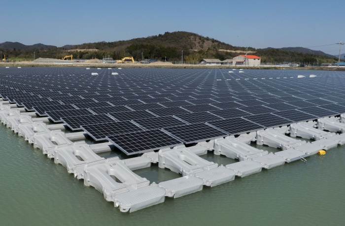 Kyocera floating solar plant - 1